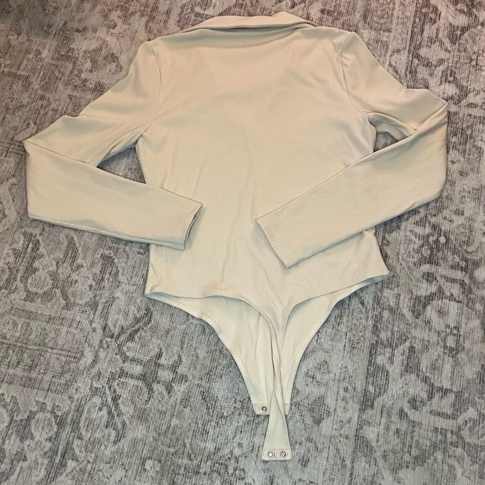 House of Harlow 1960 Camel NWOT V-Neck Body Suit - Picture 3 of 4